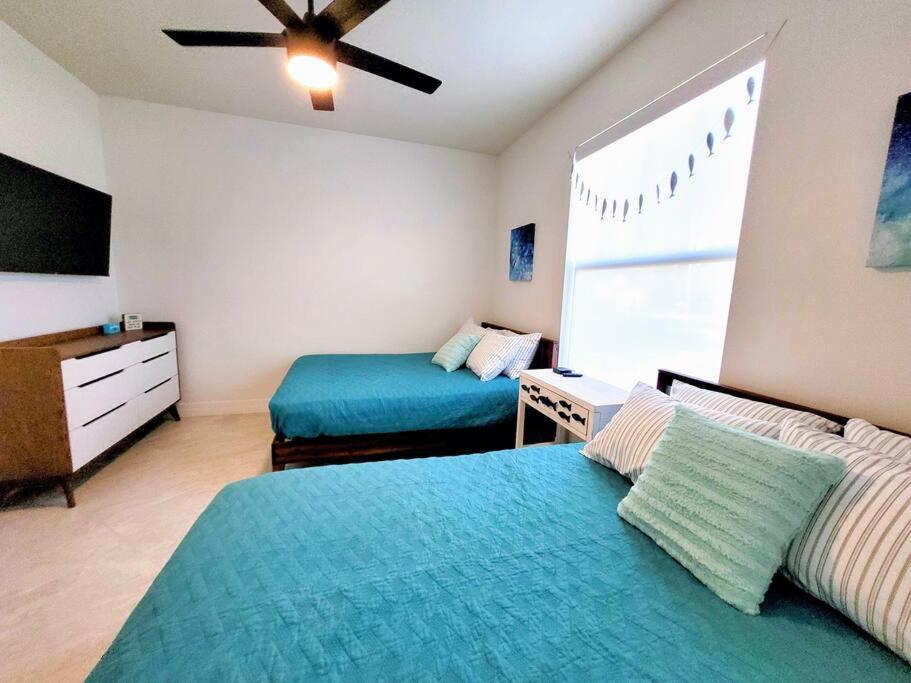 Blue Door Retreat - Luxury Pool Home - Sleeps 8 Кейп-Корал Экстерьер фото