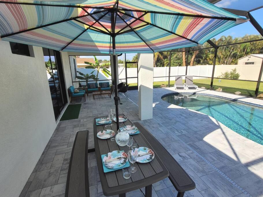 Blue Door Retreat - Luxury Pool Home - Sleeps 8 Кейп-Корал Экстерьер фото