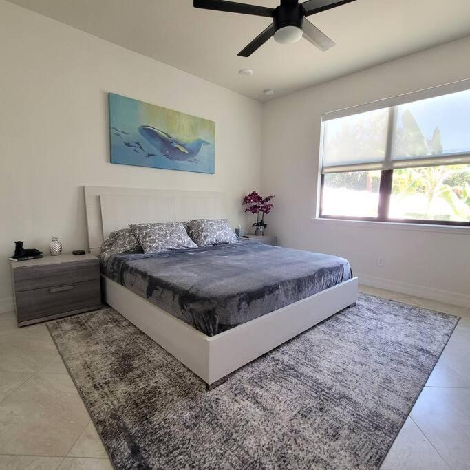 Blue Door Retreat - Luxury Pool Home - Sleeps 8 Кейп-Корал Экстерьер фото