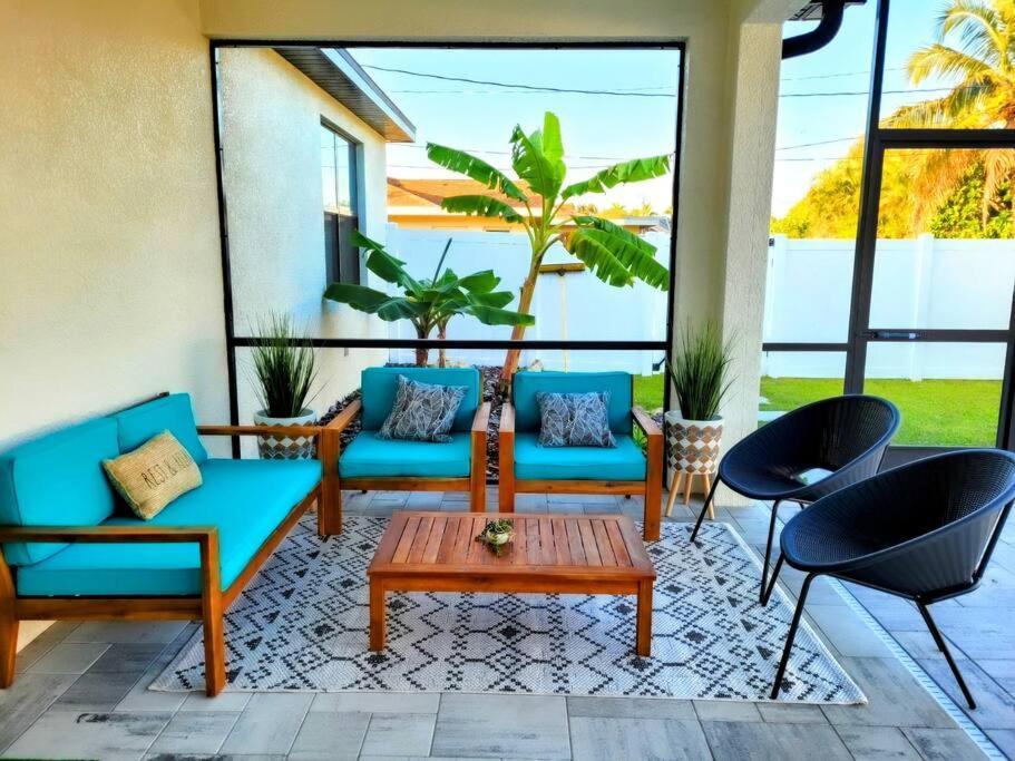 Blue Door Retreat - Luxury Pool Home - Sleeps 8 Кейп-Корал Экстерьер фото