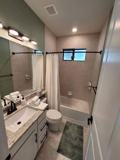Blue Door Retreat - Luxury Pool Home - Sleeps 8 Кейп-Корал Экстерьер фото